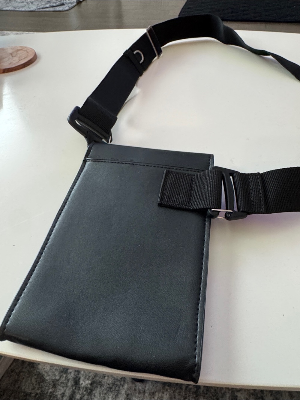 Zara Black Leather Crossbody Phone Pouch - Men - Picture 7 of 9